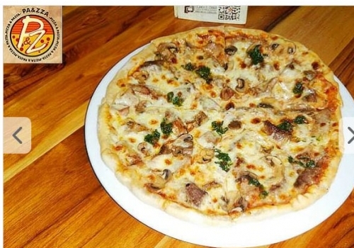 Pizza a Elección de la Carta de 8 Porciones (32 Centímetros de Diámetro). Opción a Gasesosa 1.5 lts en Pa&zza Pizza y Pasta.